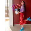 Personagem de Vale Tudo, inspira conexão com flores, na vida real Luiza Fiorito espalha amor pelos asilos