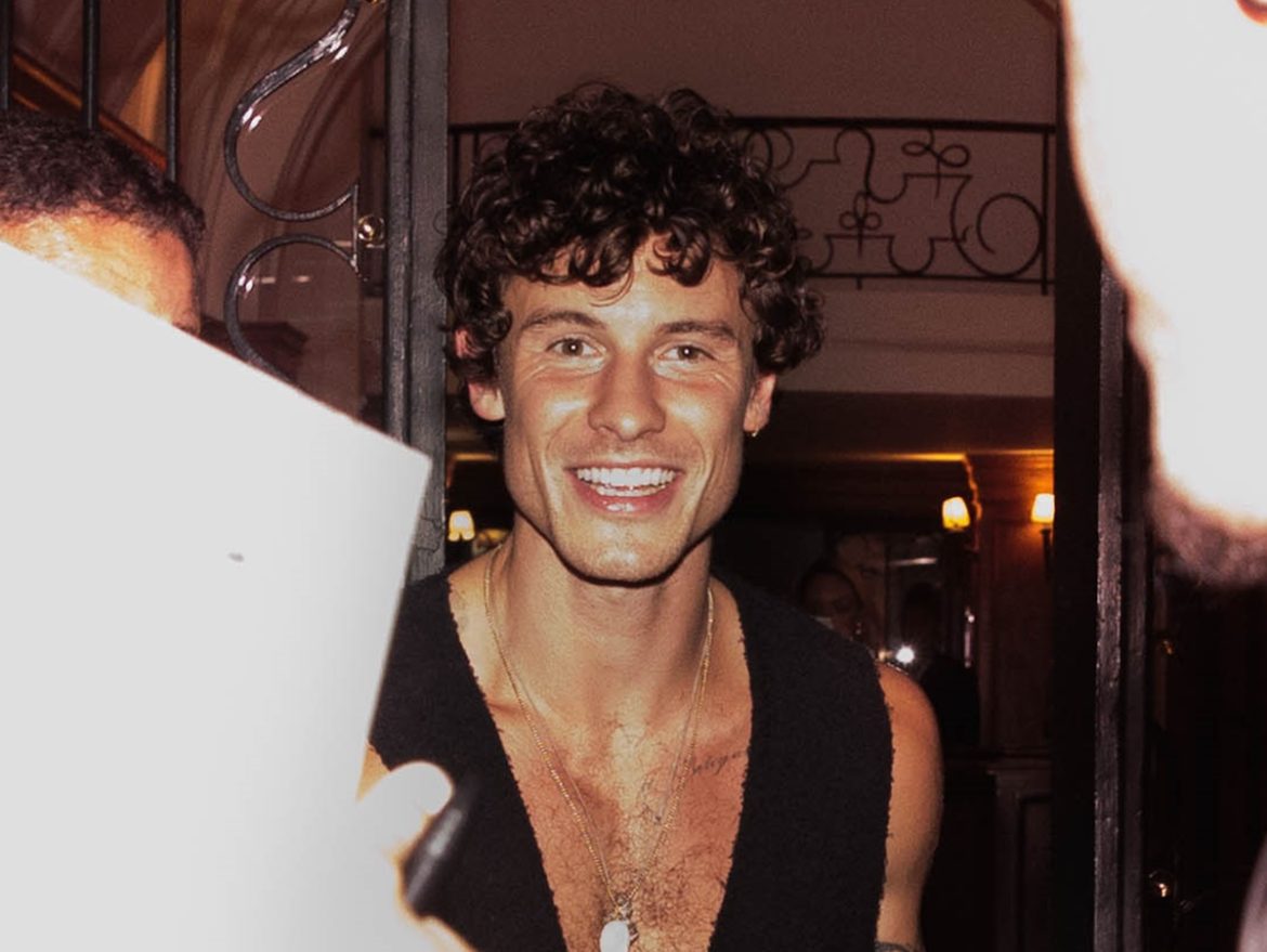 Shawn Mendes entra em estúdio com brasileiro