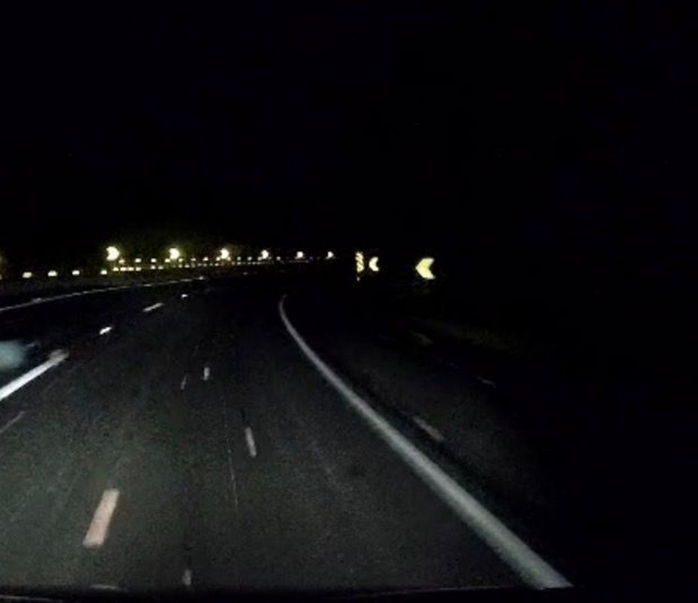 Corpo é encontrado no meio da BR-040, em Petrópolis; Polícia Civil investiga