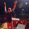 O Influenciador Thiago Capixaba prestigia o show de Eduardinho Dos Teclados, em Guarapari/ES