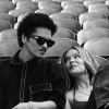 Karol G e Bruno Mars lançam clipe de “Still”