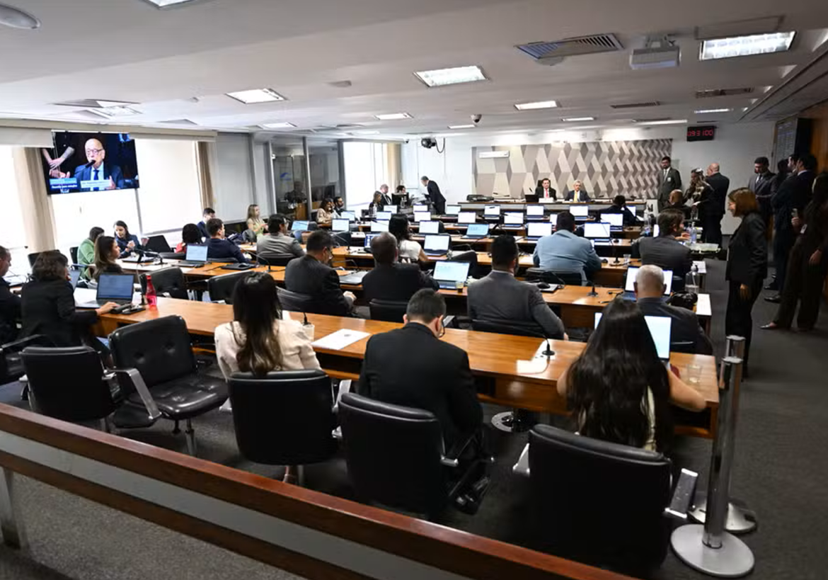 CCJ do Senado conclui aprovação da PEC da Segurança; texto vai ao plenário